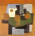 Guitare compotier et tableau sur une table 1921 Cubism